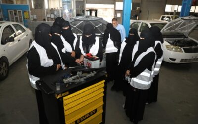 عاجل: تدريب 100 فتاة سعودية على ميكانيكا السيارات والكهرباء بالدمام