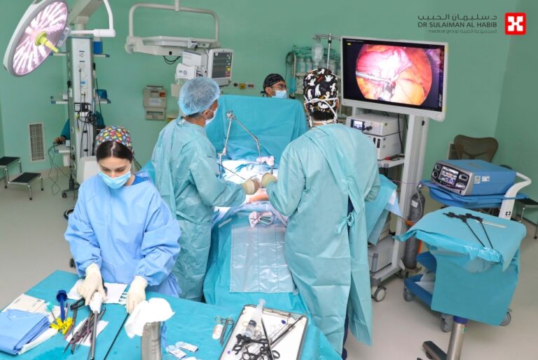 عملية-منظار-متقدمة-تضع-حداً-لمعاناة-مراجعة-مع-فتق-ضخم-بالحجاب-الحاجز-بمستشفى-الدكتور-سليمان-الحبيب-بالخبر