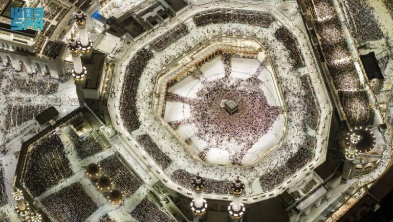 حركة-انسيابية-في-أول-ليلة-من-العشر-الأواخر-بمركزية-مكة-والحرم