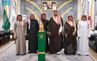 مُحافظ الطائف يكرّم السالمي الفائز ببطولة خادم الحرمين كأس الفرسان للقدرة والتحمل