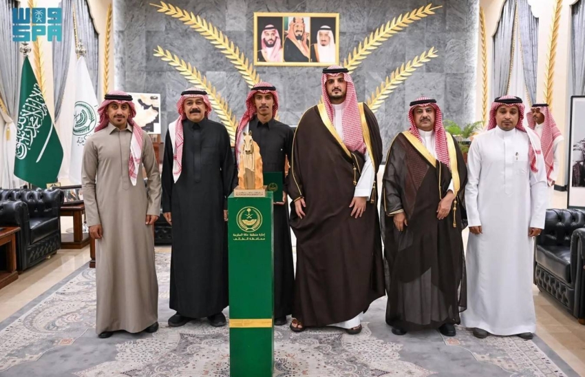 مُحافظ الطائف يكرّم السالمي الفائز ببطولة خادم الحرمين كأس الفرسان للقدرة والتحمل
