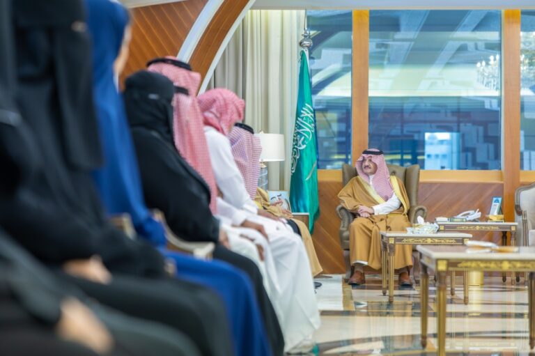  أمير-المنطقة-الشرقية-يطلع-على-برامج-المؤسسة-الخيرية-لرعاية-الأيتام-“إخاء”