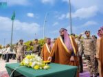 أمير منطقة القصيم يرفع سارية العلم في ميدان التوحيد احتفاءً بيوم العلم