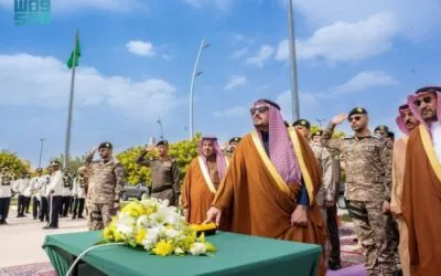 أمير منطقة القصيم يرفع سارية العلم في ميدان التوحيد احتفاءً بيوم العلم