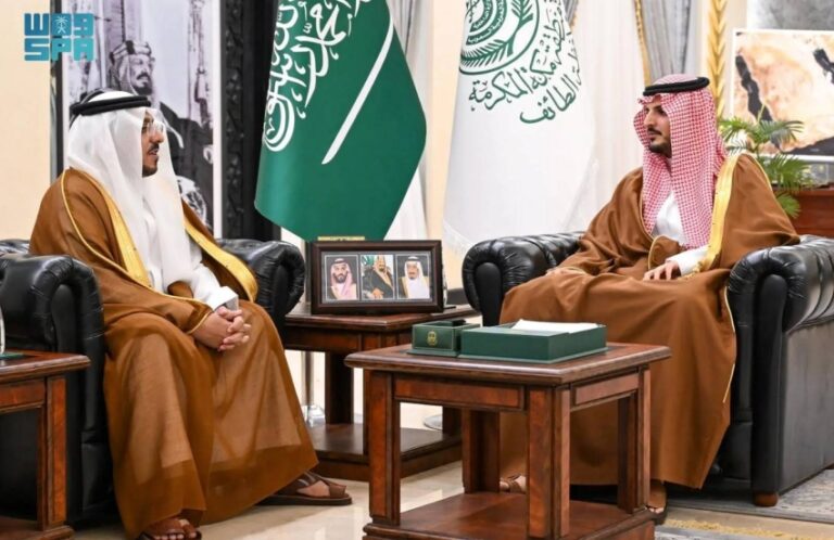 محافظ-الطائف-يشيد-بجهود-منسوبي-إدارة-التحريات-الإدارية-بالمحافظة