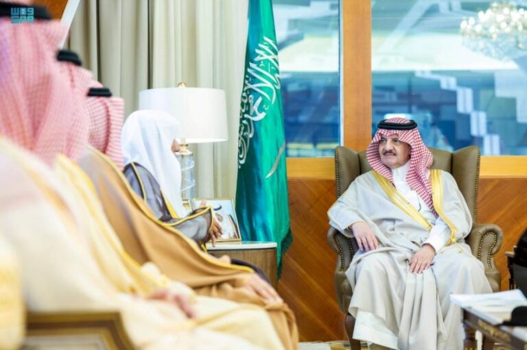 أمير-الشرقية-يستقبل-رئيس-اللجنة-العليا-المنظمة-لمهرجان-الشرقية-الدولي-لجمال-الخيل-العربية-الأصيلة