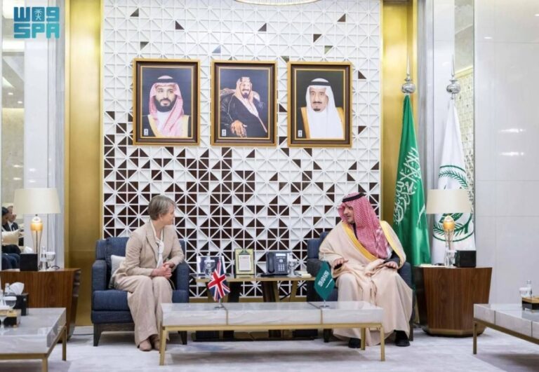 وزير-الداخلية-يستقبل-وزيرة-الخارجية-وشؤون-الكومنولث-والتنمية-في-المملكة-المتحدة