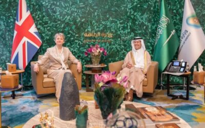 وزير الطاقة يبحث فرص التعاون في قطاع الطاقة مع وزيرة الخارجية والتنمية البريطانية