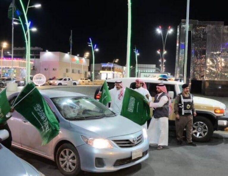 بلدية-رنية-توزع-أكثر-من-2000-علم-في-يوم-العلم