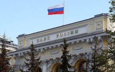 المركزي الروسي يخفِّض سعر صرف الروبل أمام العملات الرئيسة