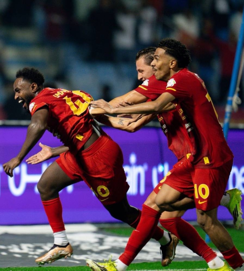 القادسية يشعل السباق على اللقب بعودة أسطورية أمام الأهلي