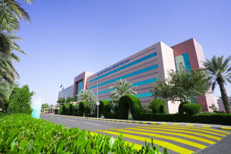 إنقاذ-معتمرة-مصرية-من-جلطة-قلبية-حادة-بعد-عملية-طارئة-استمرت-150-دقيقة