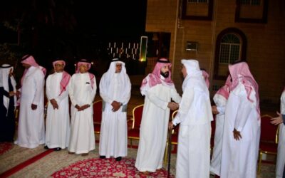 آل بن زومة يستقبلون المواسيين في وفاة فقيدهم سعد