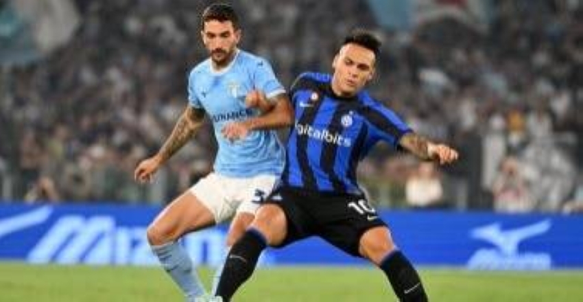 الدوري الإيطالي: ميلان يتراجع خلف إنتر بخسارته 0-1 أمام لاتسيو