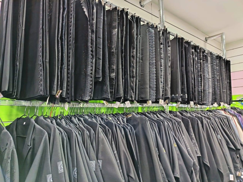 انتعاش سوق العبايات في الأحساء… والعروض تشعل المنافسة