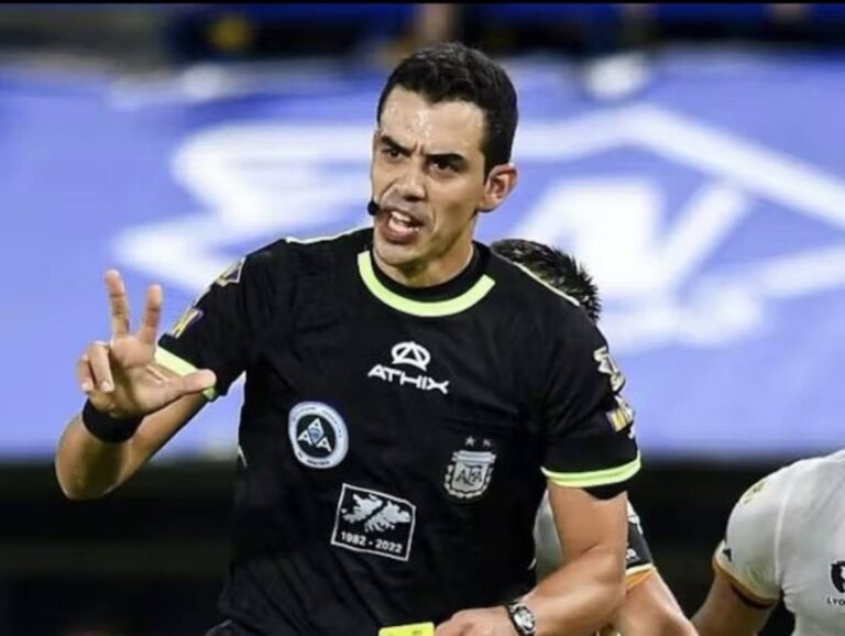 طاقم-حكام-ارجنتيني-لمواجهة-الأهلي-والهلال