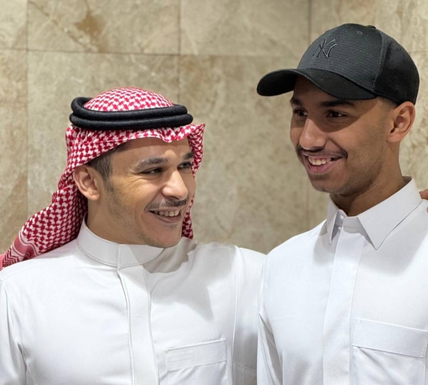 رئيس اتحاد كرة اليد يطمئن على صحة لاعب الهدى حسين الصديق