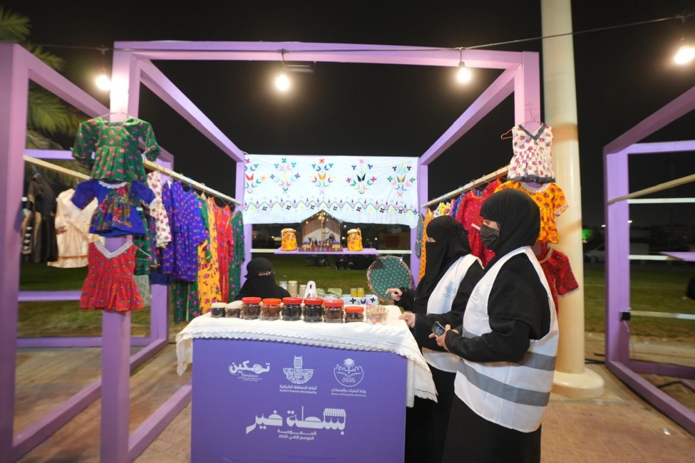 صور.. 320 بائعًا يودعون العشوائية بـ «بسطة خير» في الشرقية