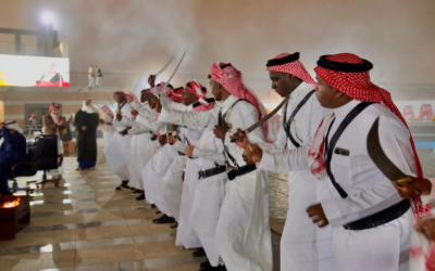 العرضة الجنوبية تخطف أنظار الزوار وتُنعش ليالي العيد في الباحة