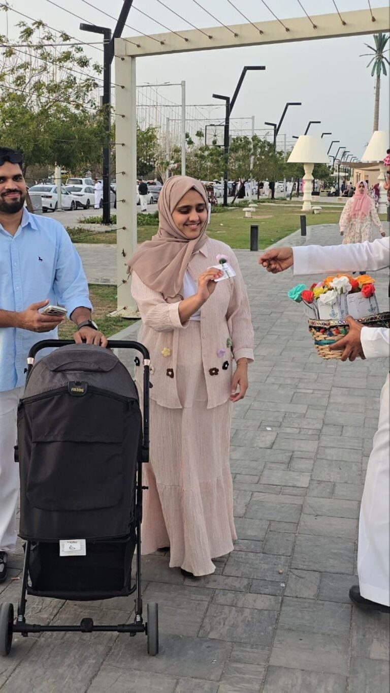 «جينا-نسعدكم».-مبادرة-تنثر-الورود-وتزرع-بهجة-العيد-بالدمام