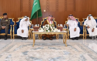 أمير نجران يعزّي شيخ شمل آل فاطمة يام في وفاة شقيقه