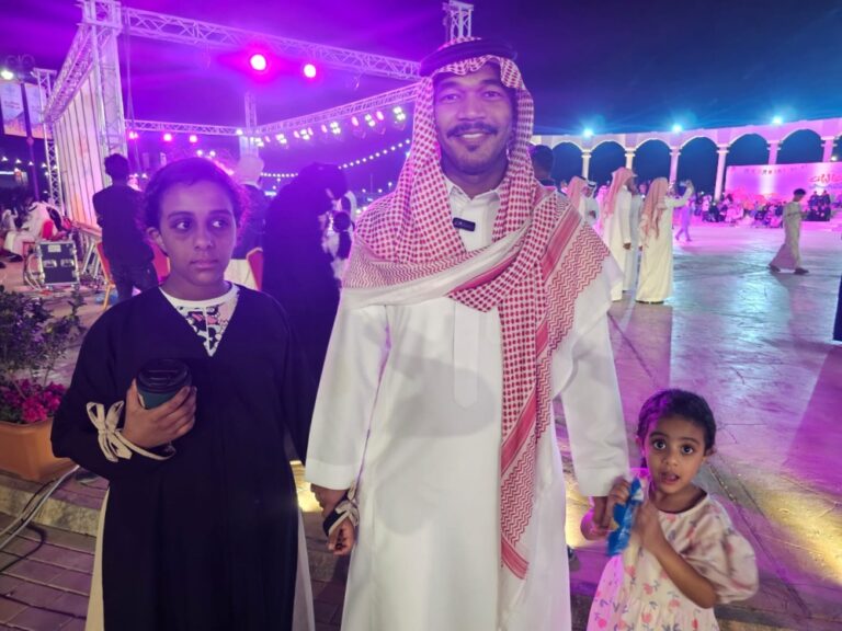 صور|-احتفالات-عيد-الفطر-تجذب-العائلات-إلى-متنزه-العبير-برأس-تنورة