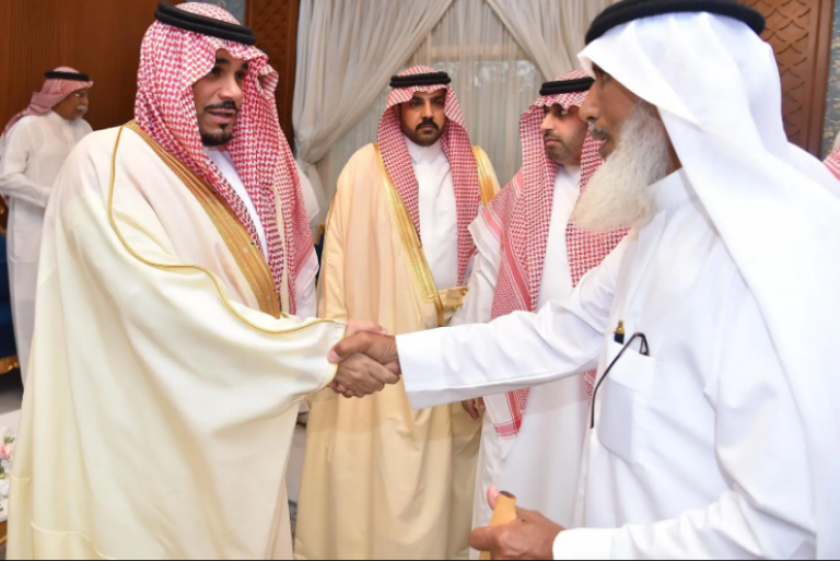 نائب-أمير-نجران-يعزّي-شيخ-شمل-آل-فاطمة-يام-في-وفاة-شقيقه