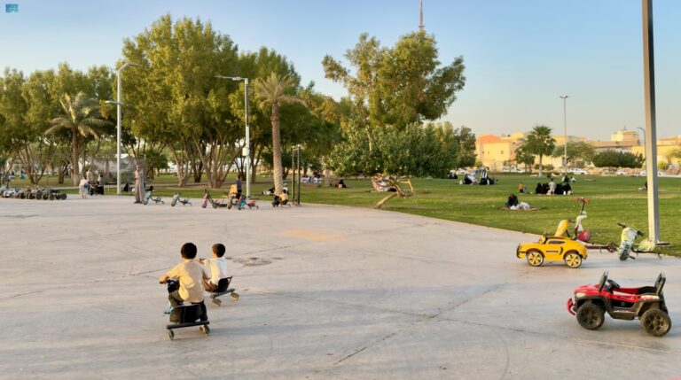 خلال-إجازة-العيد.-حدائق-القصيم-مساحات-مفتوحة-للتنزه-والاسترخاء