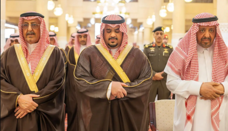 نائب-أمير-الرياض-يؤدي-صلاة-الميت-على-الأمير-محمد-بن-بندر-بن-محمد-بن-سعود-الكبير