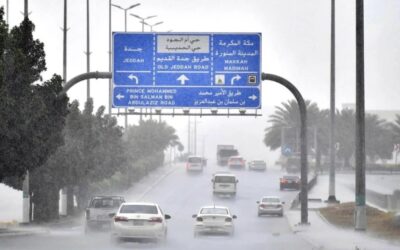 إنذار أحمر.. أمطار غزيرة وسيول تضرب الشرقية حتى 11 مساءً