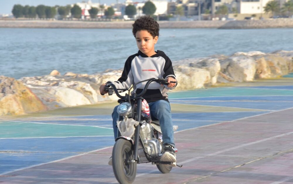 العيد يجمع هواة الصيد وعربات الخيول في الواجهات البحرية بالشرقية