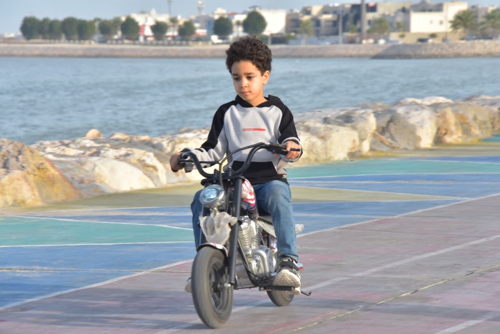 العيد يجمع هواة الصيد وعربات الخيول في الواجهات البحرية بالشرقية