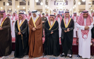 أمير منطقة الرياض يؤدي صلاة الميت على الأميرة نوره بنت عبدالعزيز بن عبدالرحمن آل سعود