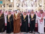 أمير الرياض يؤدي الصلاة على الأميرة نورة بنت عبدالعزيز
