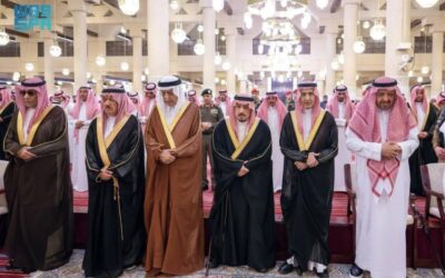 أمير الرياض يؤدي الصلاة على الأميرة نورة بنت عبدالعزيز