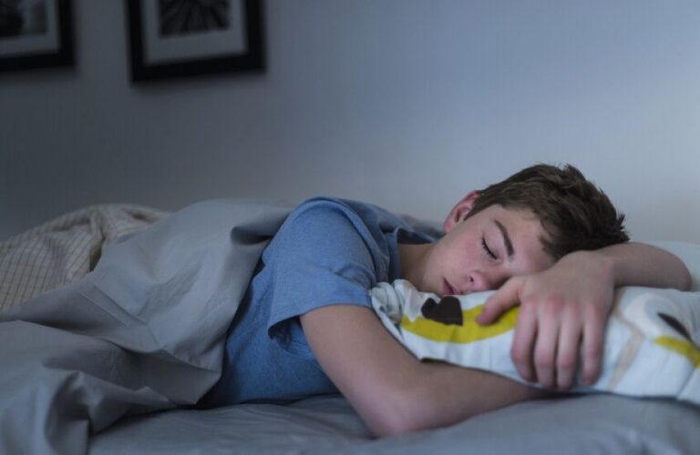 استشاري-لـ”اليوم”:-العودة-الصحية-للأبناء-بعد-رمضان-تبدأ-بتنظيم-النوم