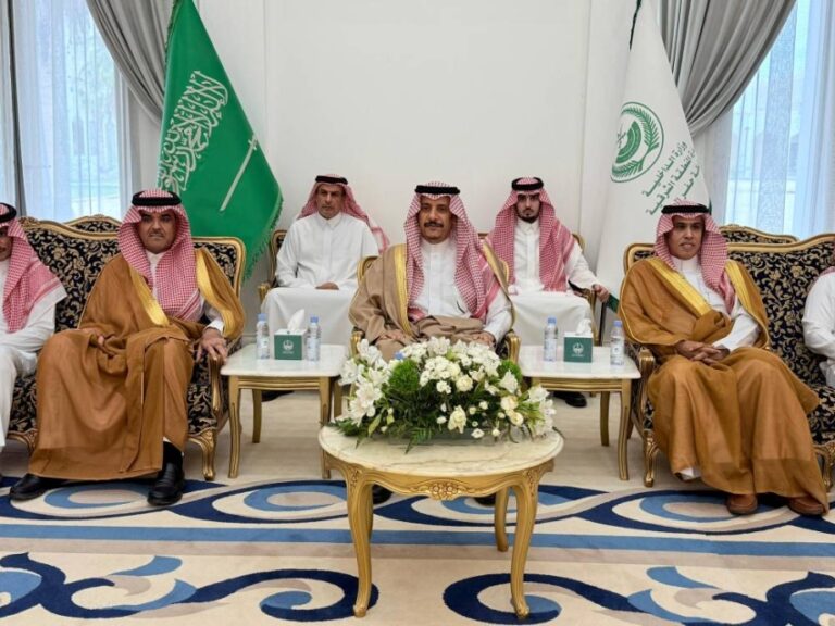 محافظ-حفرالباطن-يقيم-حفل-معايدة-لمنسوبي-المحافظة