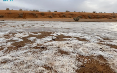 الرداء الأبيض يكسي نفود وسهول الجوف.. والأهالي يستقبلون الربيع بـ البرَد والمطر