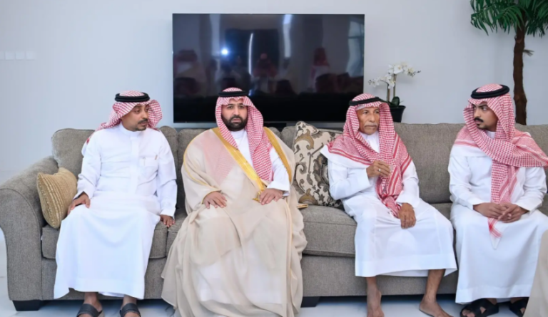 أمير-جازان-ونائبه-يقدمان-واجب-العزاء-لأسرة-زيلعي