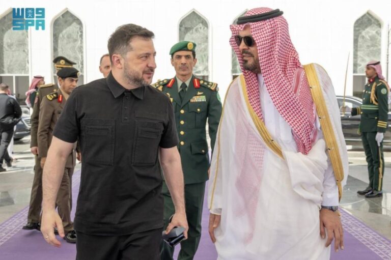 رئيس-جمهورية-أوكرانيا-يغادر-جدة