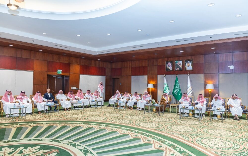 أمير الشرقية يقدم العزاء لعائلة السهلي