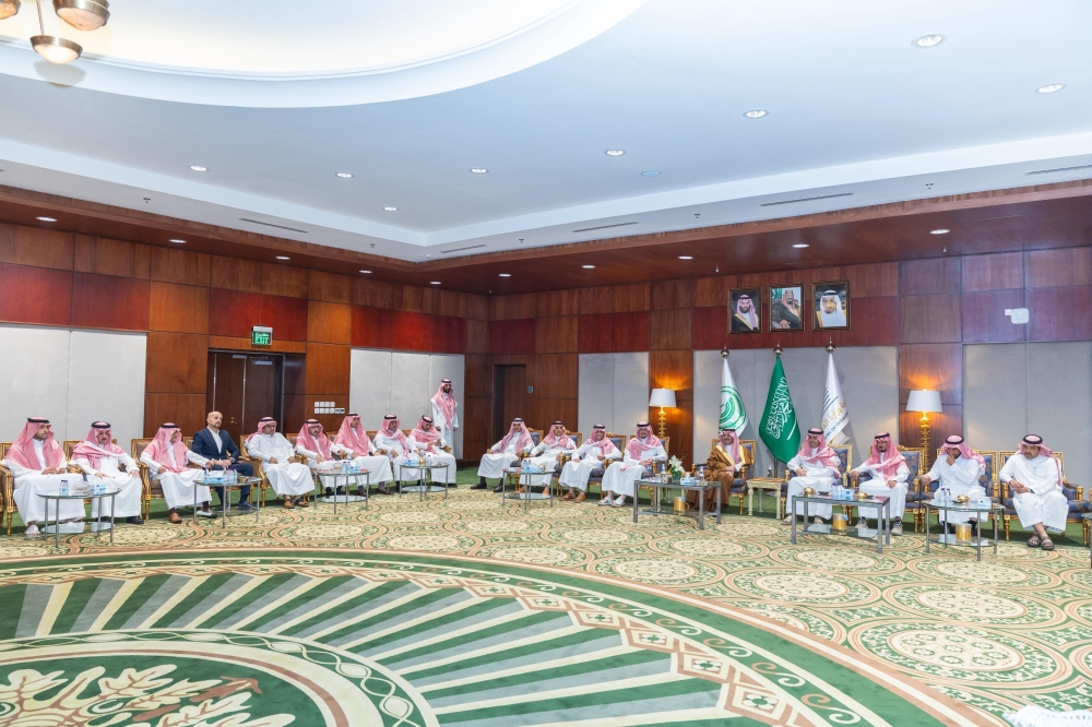 أمير الشرقية يقدم العزاء لعائلة السهلي