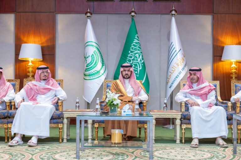 نائب-أمير-الشرقية-يعزي-أسرة-السهلي