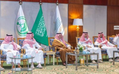 أمير المنطقة الشرقية يقدم العزاء لعائلة السهلي