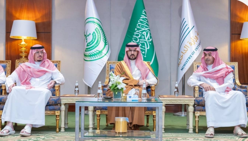 نائب أمير الشرقية يعزي أسرة السهلي