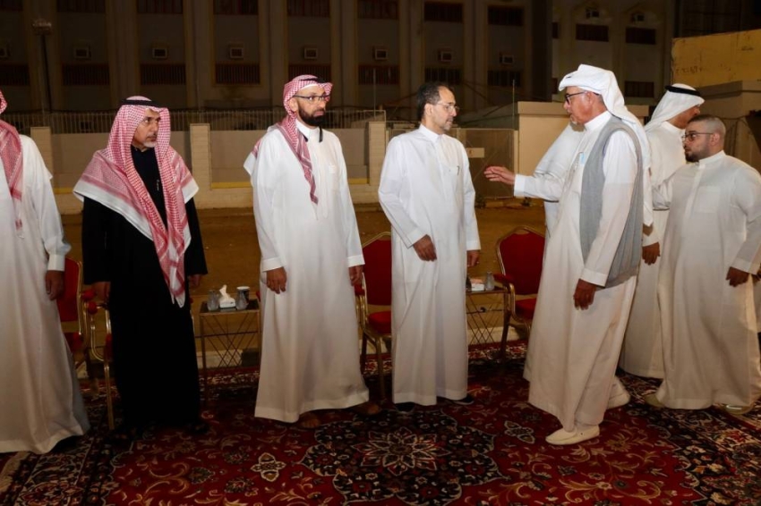 آل خوقير يستقبلون المواسين في وفاة فقيدهم