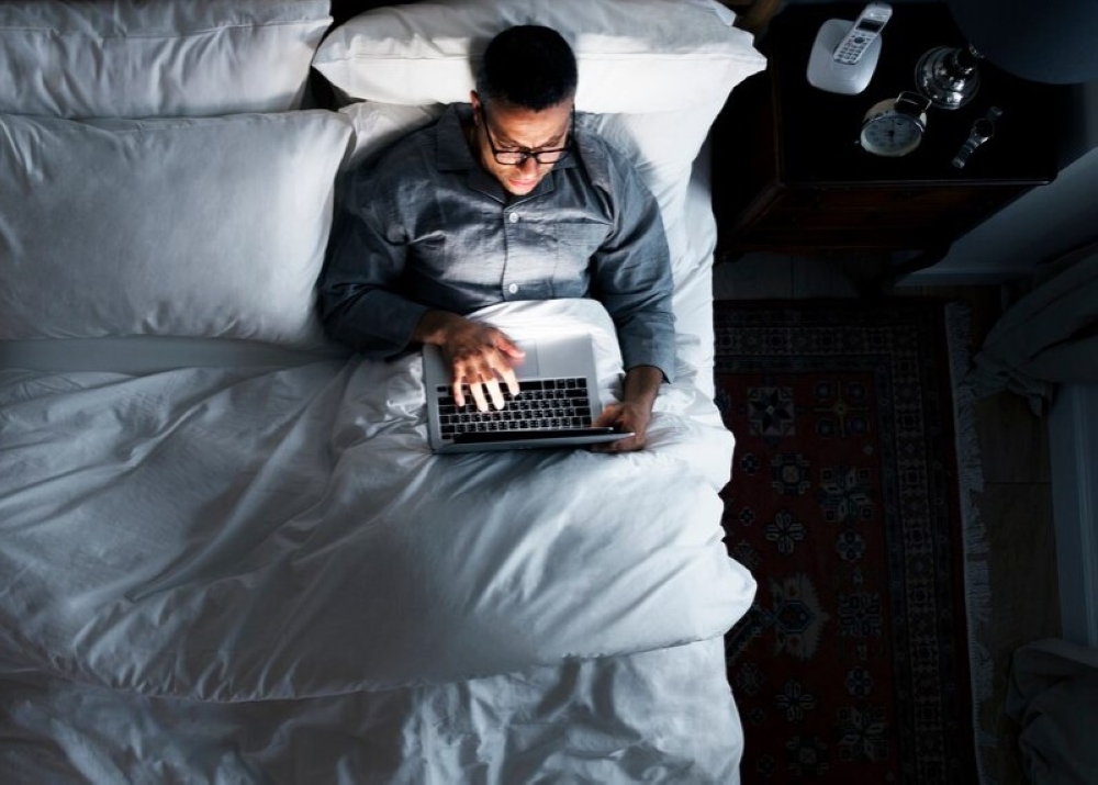 “الصحة”.. 9 أسباب للسهر و10 مخاطر محتملة منها الصداع