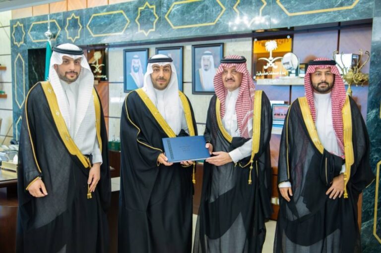 أمير-المنطقة-الشرقية-يطلع-على-التقرير-السنوي-لهيئة-تطوير-المنطقة-لعام-2025م