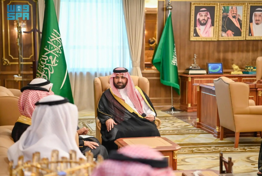 أمير منطقة جازان يطلع على عرض حول مدينة جازان للصناعات الأساسية والتحويلية