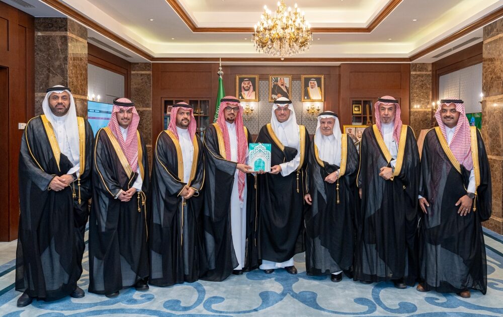 محافظ الأحساء يتابع مختلف مراحل مبادرة صيانة المساجد بالمحافظة